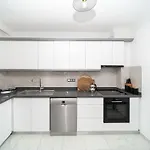 Center 2 Bedroom Calm Modern Upstairs Flat - Yeni Dunya Apartament Bodrum