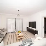 Center 2 Bedroom Calm Modern Upstairs Flat - Yeni Dünya *