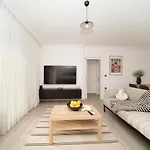 Apartament Center 2 Bedroom Calm Modern Upstairs Flat - Yeni Dunya Bodrum