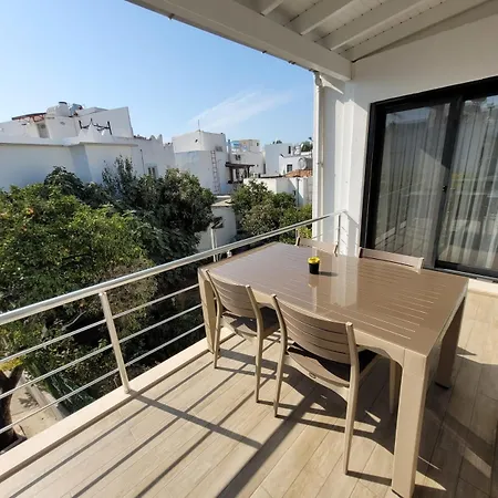 Center 2 Bedroom Calm Modern Upstairs Flat - Yeni Duenya Apartment Bodrum