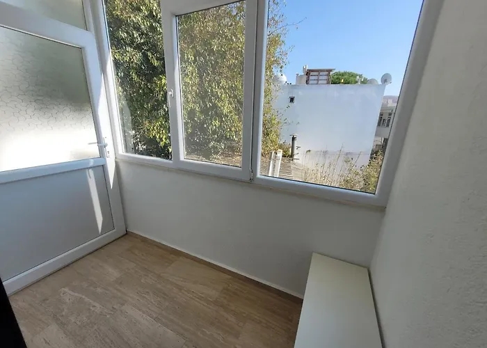 Lejlighed Center 2 Bedroom Calm Modern Upstairs Flat - Yeni Dunya Bodrum