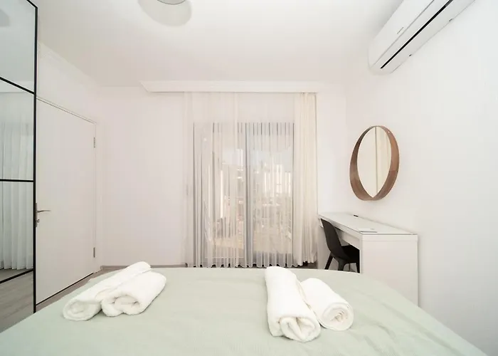 Apartament Center 2 Bedroom Calm Modern Upstairs Flat - Yeni Duenya *