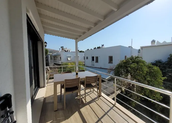 Center 2 Bedroom Calm Modern Upstairs Flat - Yeni Dunya * Bodrum