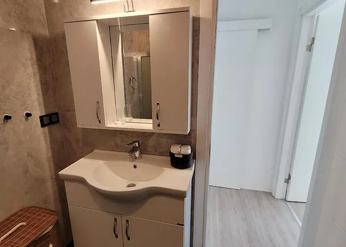 Lejlighed Center 2 Bedroom Calm Modern Upstairs Flat - Yeni Dunya *