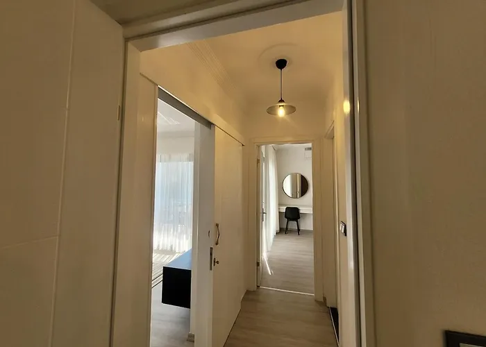 Center 2 Bedroom Calm Modern Upstairs Flat - Yeni Duenya Appartement