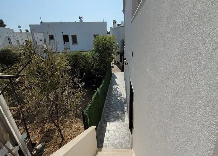 Center 2 Bedroom Calm Modern Upstairs Flat - Yeni Duenya Appartement Bodrum