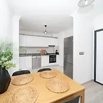 Center 2 Bedroom Calm Modern Upstairs Flat - Yeni Dünya Lägenhet