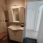 Lägenhet Center 2 Bedroom Calm Modern Upstairs Flat - Yeni Dünya *