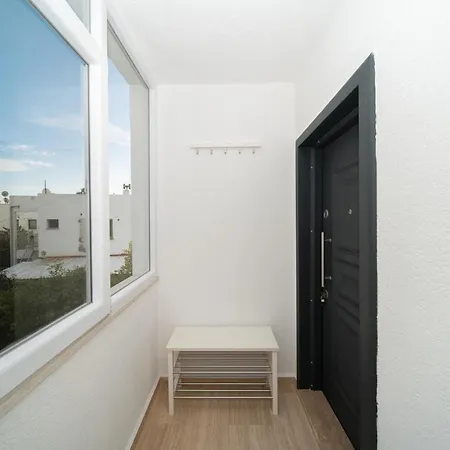 Center 2 Bedroom Calm Modern Upstairs Flat - Yeni Duenya * בודרום