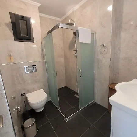 Center 2 Bedroom Calm Modern Upstairs Flat - Yeni Duenya * בודרום