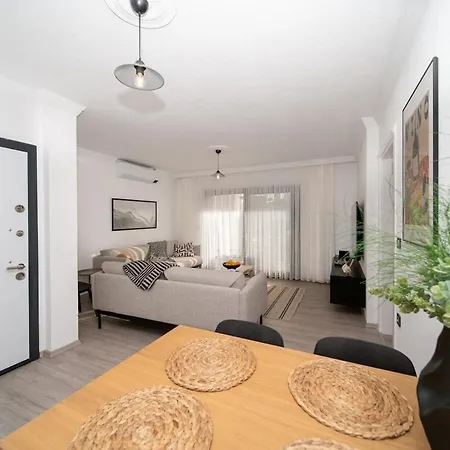 דירה Center 2 Bedroom Calm Modern Upstairs Flat - Yeni Duenya בודרום