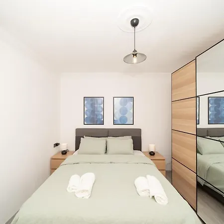 Center 2 Bedroom Calm Modern Upstairs Flat - Yeni Duenya בודרום