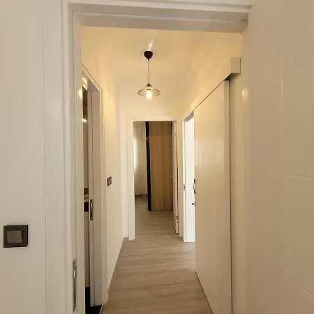 Center 2 Bedroom Calm Modern Upstairs Flat - Yeni Dunya Apartment
