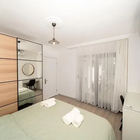 Center 2 Bedroom Calm Modern Upstairs Flat - Yeni Duenya Daire Bodrum