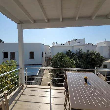 Center 2 Bedroom Calm Modern Upstairs Flat - Yeni Duenya Daire
