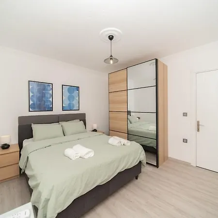 Center 2 Bedroom Calm Modern Upstairs Flat - Yeni Duenya Appartement *
