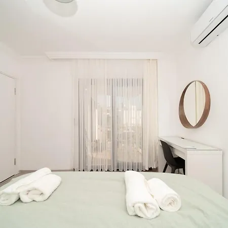 Appartement Center 2 Bedroom Calm Modern Upstairs Flat - Yeni Duenya *