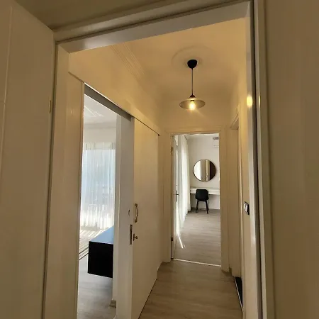 Center 2 Bedroom Calm Modern Upstairs Flat - Yeni Dunya Apartamento