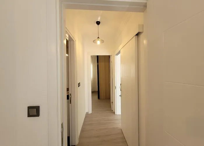 Center 2 Bedroom Calm Modern Upstairs Flat - Yeni Duenya דירה