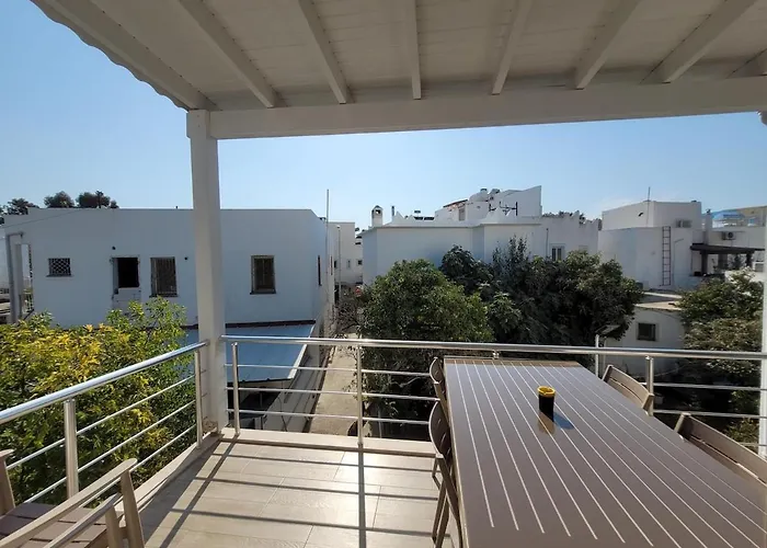 Center 2 Bedroom Calm Modern Upstairs Flat - Yeni Duenya דירה