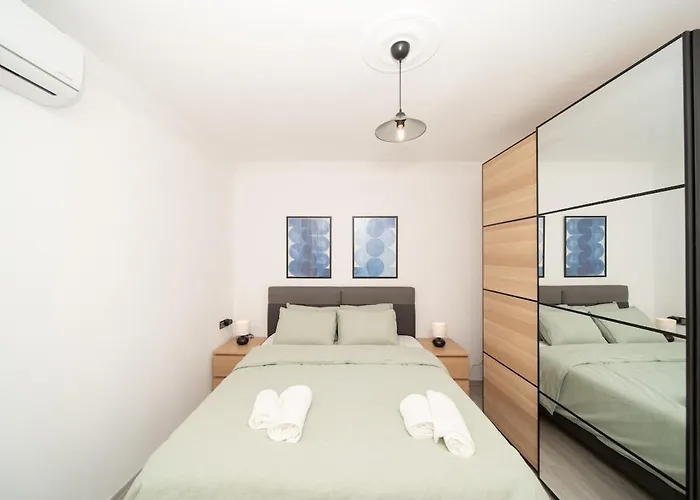 Center 2 Bedroom Calm Modern Upstairs Flat - Yeni Duenya בודרום