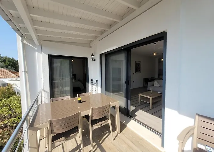 דירה Center 2 Bedroom Calm Modern Upstairs Flat - Yeni Duenya בודרום
